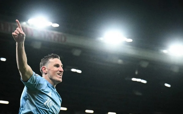 Jermain Defoe chỉ ra cách Chris Wood đánh bại hàng thủ Man Utd