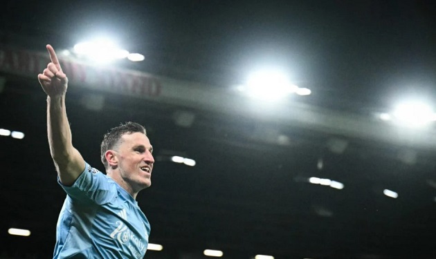 Jermain Defoe chỉ ra cách Chris Wood đánh bại hàng thủ Man Utd