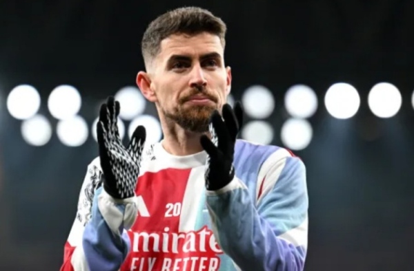 Jorginho chịu "áp lực gia đình" trong thương vụ rời Arsenal