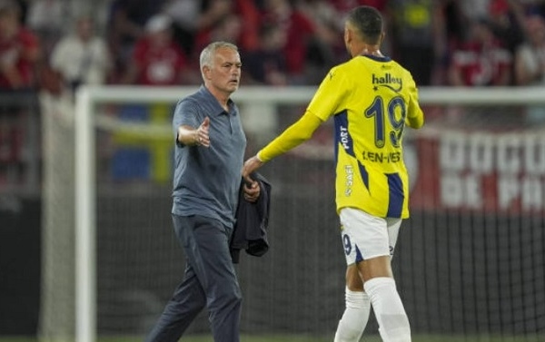Jose Mourinho úp mở về khả năng trở lại Anh Quốc