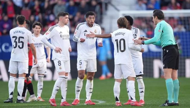 Jude Bellingham nói gì với trọng tài trước khi bị truất quyền thi đấu trước Osasuna?