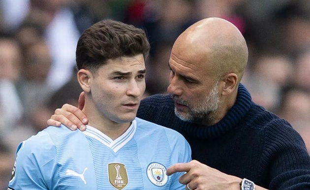 Julian Alvarez phủ nhận mâu thuẫn với Pep Guardiola khi rời Man City