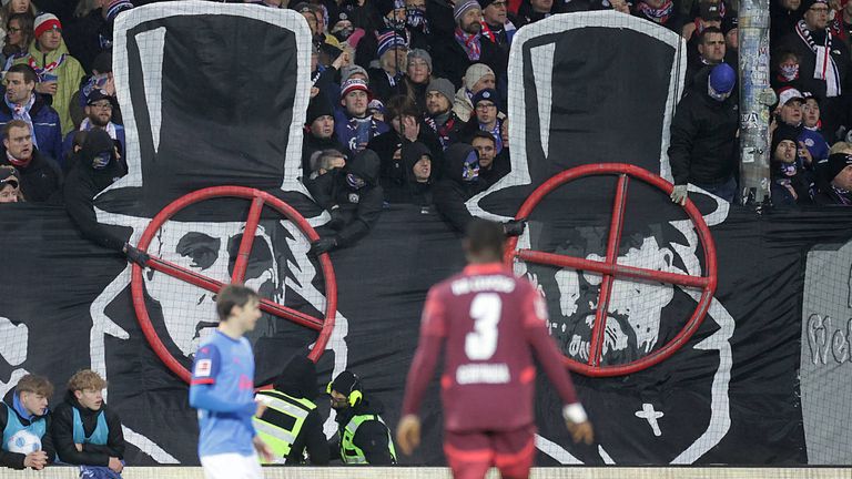 Jurgen Klopp bị gọi là "kẻ đào mồ chôn bóng đá Đức"