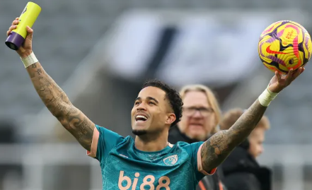 Justin Kluivert dần thoát khỏi chiếc bóng của người cha vĩ đại
