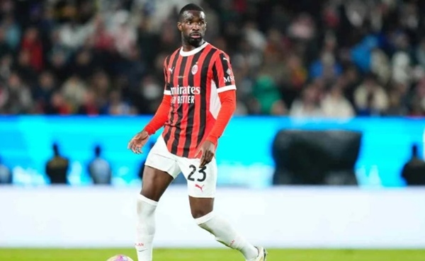 Juventus hưởng lợi với động thái mua Walker của Milan