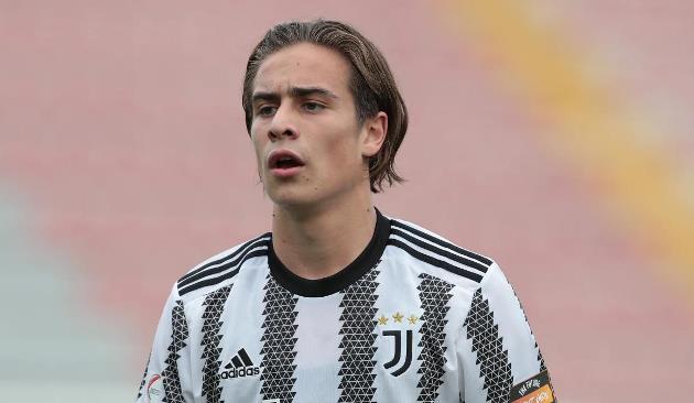 Juventus nên bán hay giữ Kenan Yildiz trước sự săn đón của MU, Arsenal?