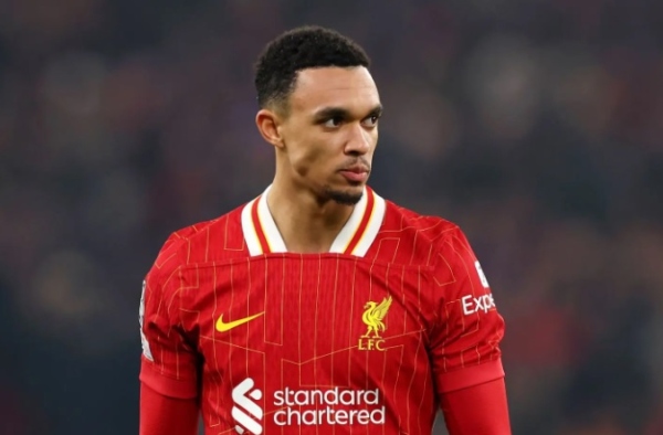 "Khả năng chuyền bóng của Trent Alexander-Arnold có vẻ còn gượng gạo"