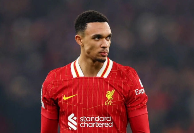 "Khả năng chuyền bóng của Trent Alexander-Arnold có vẻ còn gượng gạo"