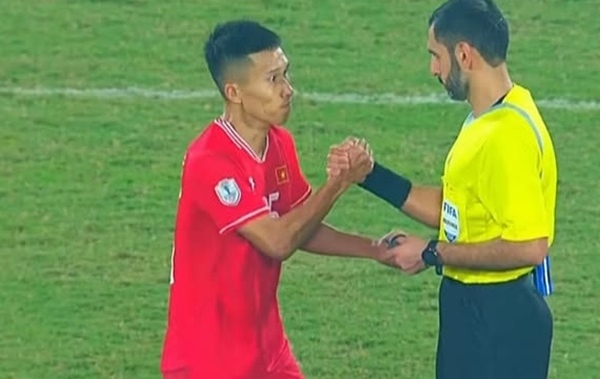 Khoảnh khắc hài hước của Doãn Ngọc Tân sau khi Việt Nam thắng Thái Lan 2-1