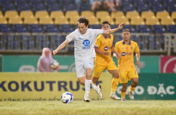 Khuất phục SLNA, Nam Định chạm một tay vào ngôi vương V-League