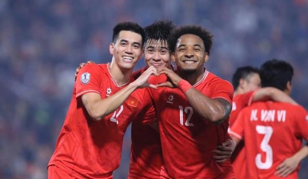 Khuyến mãi mạnh mẽ, Việt Nam điện thoại bị mất 10 bước trong bảng xếp hạng FIFA