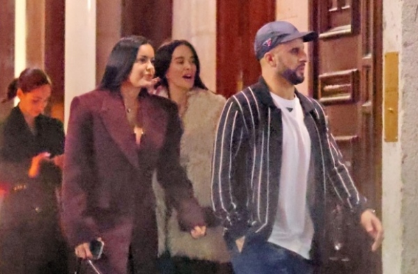 Kyle Walker tiệc tùng thâu đêm với 2 người đẹp bí ẩn