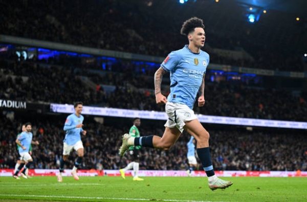 Lập cú đúp, "báu vật" của Man City nói gì?