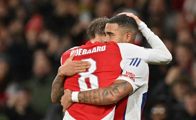 Lập hattrick, Gabriel Jesus tri ân 1 đồng đội Arsenal