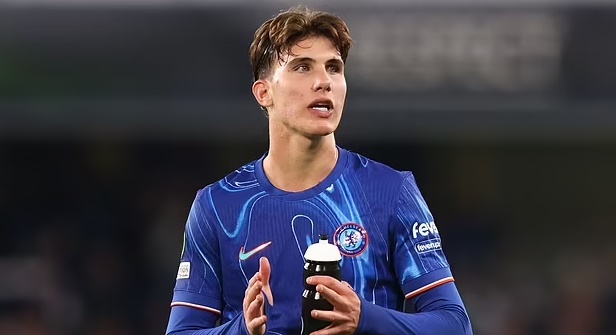 Lazio ra giá cho tiền vệ Chelsea