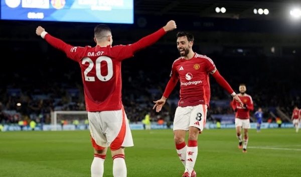 Leicester 0-3 Man United: Fernandes tuyệt đỉnh; Bóng ma chấn thương
