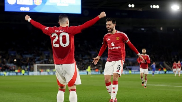 Leicester 0-3 Man United: Fernandes tuyệt đỉnh; Bóng ma chấn thương