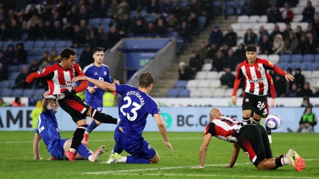 Leicester của Van Nistelrooy thua 0-4, xếp áp chót trên BXH Premier League