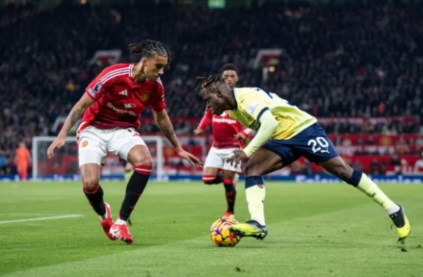 'Leny Yoro bị Southampton hành cho tơi tả'