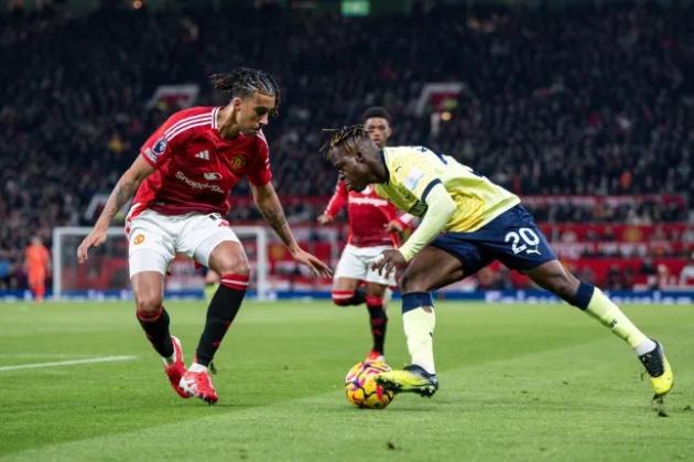 'Leny Yoro bị Southampton hành cho tơi tả'