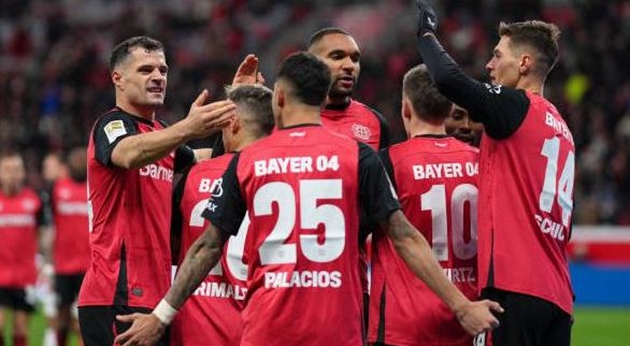 Leverkusen hủy diệt Freiburg bằng "cú poker" của Schick