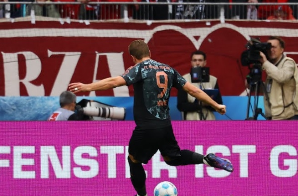 Leverkusen sẩy chân, Bayern gia tăng khoảng cách trong cuộc đua Đĩa bạc