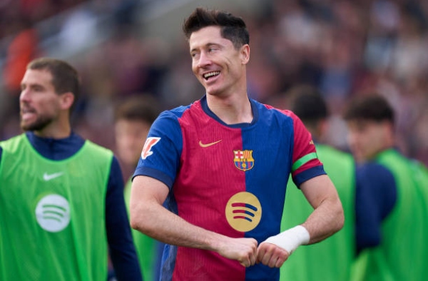 Lewandowski tỏa sáng, Barca bất bại 9 trận liên tiếp