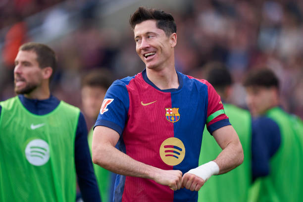 Lewandowski tỏa sáng, Barca bất bại 9 trận liên tiếp