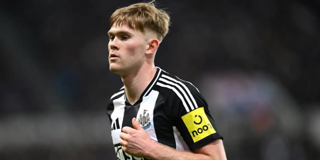 Lewis Hall ''hoảng sợ'' trước sao Man City