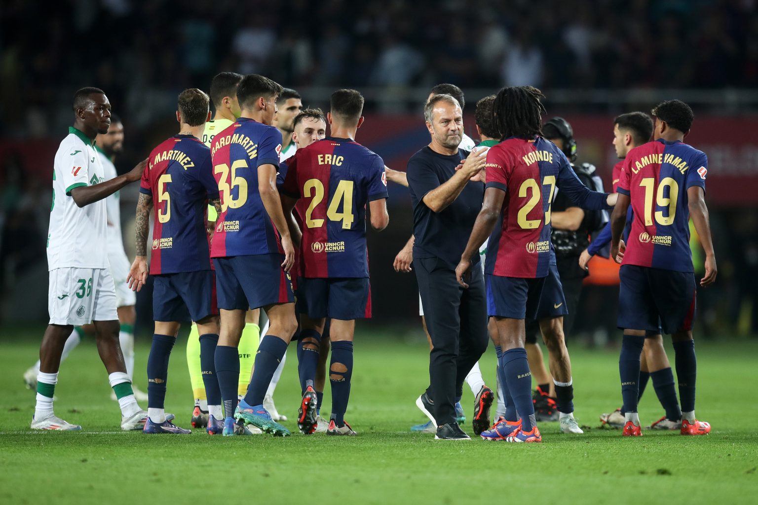 Lịch sử có ủng hộ Hansi Flick giành danh hiệu đầu tiên với Barca?