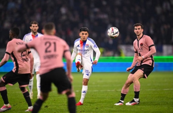 Ligue 1 khuấy lên: PSG và Lyon kiện nhau để giao dịch bất hợp pháp