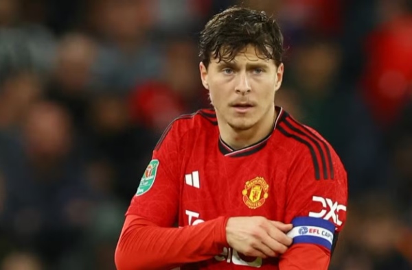 Lindelof muốn đi, Van Nistelrooy muốn đón: Thương vụ tốt cho cả 3 bên