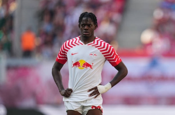 Lisandro Martinez chấn thương, Man Utd gấp rút đàm phán Castello Lukeba