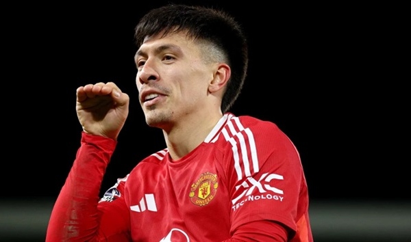 Lisandro Martinez thừa nhận MU thắng may mắn Fulham