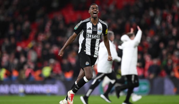 Liverpool 1-2 Newcastle: ngẫu hứng thông minh; 70 năm