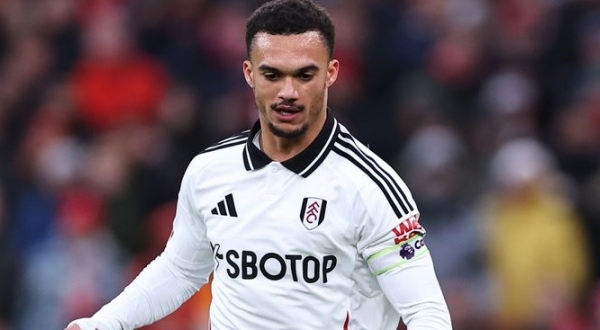 Liverpool chiêu mộ Antonee Robinson từ Fulham, Everton sẽ 'vớ bẩm'