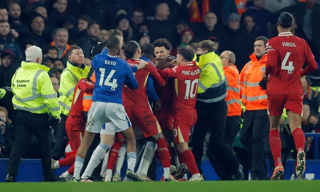 Liverpool đánh mất sự điềm tĩnh: Cảnh báo trước chuỗi trận sống còn