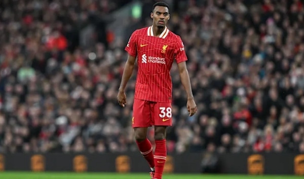 Liverpool đánh rơi chiến thắng trước Everton: Sao Hà Lan có trận tệ nhất mùa giải?