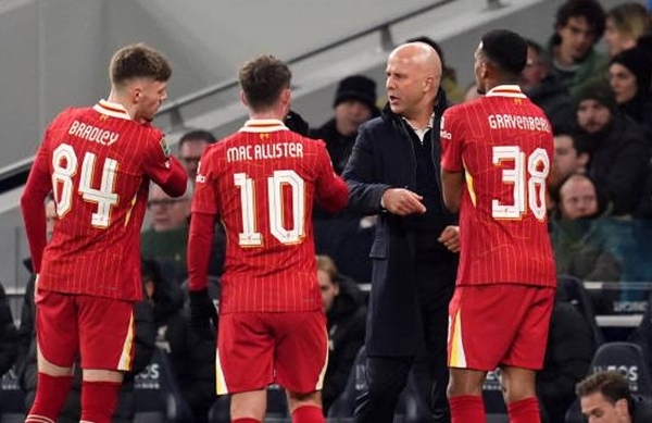 Liverpool gục ngã trước Tottenham: Tranh cãi và áp lực trước trận lượt về
