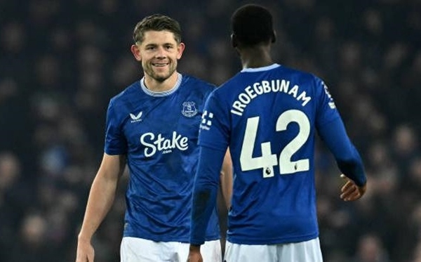 Liverpool mất điểm phút cuối trước Everton, lỡ cơ hội bứt phá trên bảng xếp hạng