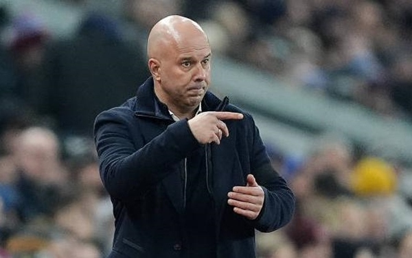 Liverpool mất điểm, Arne Slot từ chối chỉ trích "tội đồ"