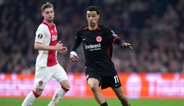 Liverpool nói chuyện với Ekitike, Tương lai của Nunez bị mù hơn