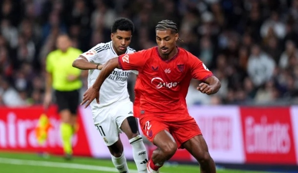 Liverpool sắp tuột mất thương vụ chất lượng, giá hời để thay thế Van Dijk