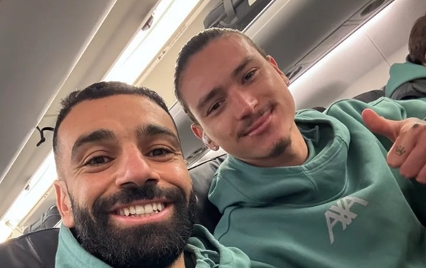 Liverpool thắng nghẹt thở, Salah có hành động ẩn ý sau khi Arsenal mất điểm