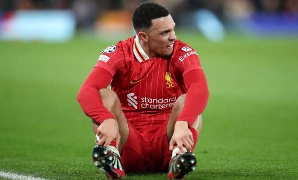 Liverpool thiệt quân sau trận thua PSG