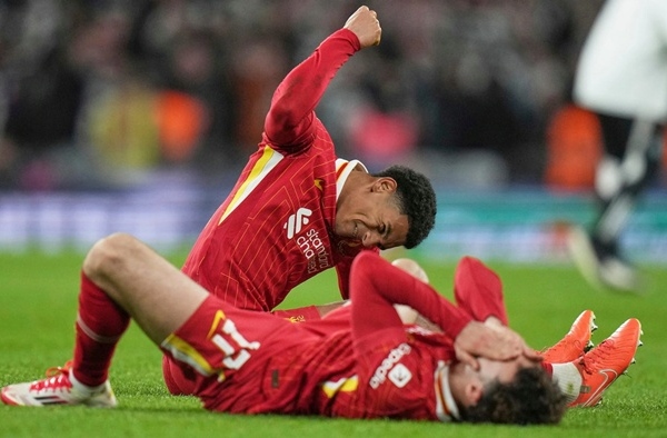 Liverpool tiết lộ điểm yếu sau khi đánh bại Newcastle