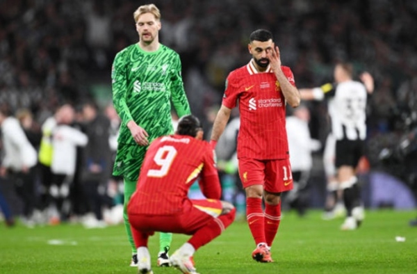 Liverpool trở lại mặt đất sau 5 ngày