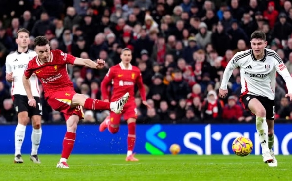 Liverpool xoay chuyển tình thế nhờ quyết định đúng đắn của Arne Slot