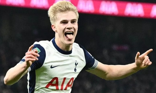 Lucas Bergvall: Tài năng trẻ 2 lần lỡ hẹn MU, tỏa sáng ở Tottenham