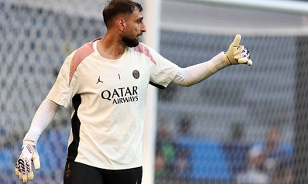 Luis Enrique trấn an Donnarumma trước chung kết Champions League
